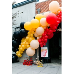 Разнокалиберная гирлянда из воздушных шаров